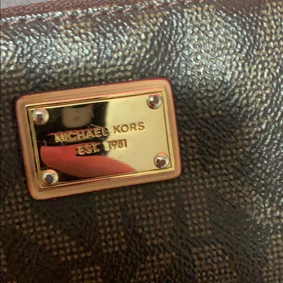 Michael Kors wristlet - Picture 2 of 4